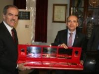 Mehmet Şimşek, Bursa Büyükşehir Belediyesi’ni ziyaret etti.