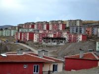 Depremzedeler, alt yapı eksikliğinden konutlarına taşınamıyor