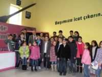 Emniyet, 35 çocuğa Bursa Bilim ve Teknoloji Merkezi´ni gezdirdi
