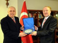 Vali Koçdemir, Kırgızistan'da temaslarda bulundu