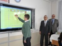 Pilot il seçilen Eskişehir'de tablet bilgisayarlı eğitim başladı