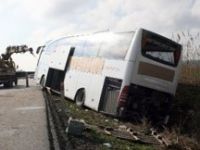 Yolcu otobüsü devrildi