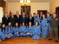 Türk Hava Kurumu Genç Kanatlar Topluluğu'ndan Vali Harput’a ziyaret