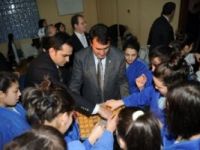 Başkan Dündar, milli judoculara baklava ikram etti