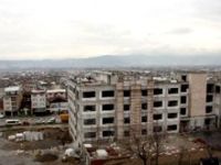 Kanser hastası yaşlı adam kendini inşaattan atmak istedi