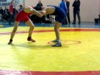 İnegöllü güreşçiler, madalya ile döndü