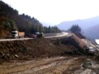 Bursa-Keles yolunun heyelanlı kısımlarına dolgu yapılıyor