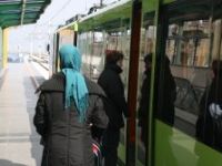 Polis, metro istasyonlarında dolandırıcılar için uyarıyor