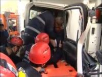 Zincirleme kazada sıkışan çöp kamyonu sürücüsü operasyonla kurtarıldı