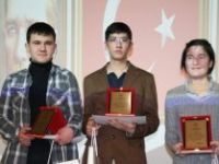 İstiklal Marşı’nı en iyi okuyan öğrenci Yenişehir’den