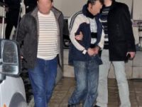 Kütahya'da bir erkek, ayrılmak isteyen eşinin evini kurşunladı