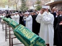 Almanya'da yangında ölen aile, gözyaşları içinde toprağa verildi