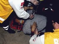 Otomobil, kamyonun altına girdi: 2 yaralı