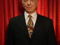 Usta tiyatrocu Metin Serezli, balmumu heykeliyle hatırlanacak