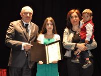 Şehit yakınları ve gazilere Devlet Övünç Madalyası