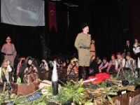 'Çanakkale’de Açan Kızıl Gelincikler' sahnelendi