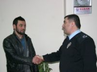 Düğün parası 60 bin lirayı polis sayesinde dolandırıcılara kaptırmadı