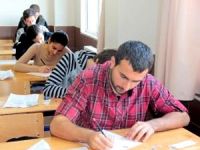 Öğrenciler Üniversiteye girebilmek için terledi.