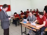 Empati için öğretmenler öğrenci, öğrenciler öğretmen oldu