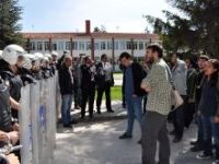 Üniversitedeki provokasyonu polis önledi