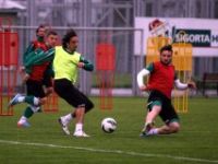 Bursaspor, Beşiktaş maçı hazırlıklarını yağmur altında sürdürdü