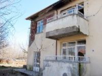 Hekimler yerleşmeyince lojman harabeye döndü