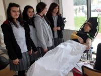 Liseli kızlar, kan bağış kampanyası düzenledi