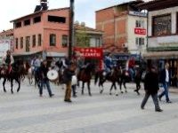 Orhaneli'nde Rahvan Atlıspor Kulübü, atcıların yaptığı gösterilerle açıldı