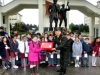 Genelkurmay Başkanı Özel'i ziyaret etmek isteyen öğrenciler kışlada ağırlandı