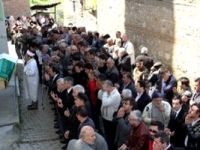 Loto milyoneri toprağa verildi