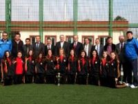 Voleybolcular Başkan Altepe'yi ziyaret etti