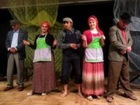 Öğretmenler oynadı, öğrenciler alkışladı