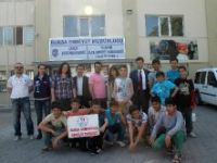 Yurtta kalan öğrenciler, çocuk polisini ziyaret etti