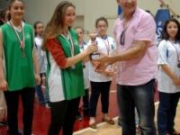 Basketbolcular, kupalarına kavuştu