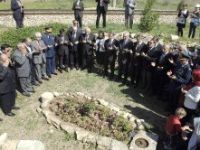 Yunus Emre, kabri başında anıldı