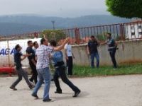Polis bıçaklı hırsızı etkisiz hale getirdi