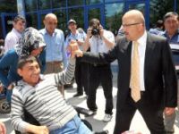 Afyonkarahisar Belediyesi 335 engelliyi akülü araçla sevindirdi