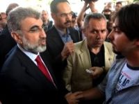 Bakan Yıldız, bir gencin tepkisiyle karşılaştı.