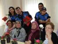 Polisten anlamlı ziyaret