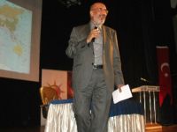 Abdurrahman Dilipak, Mudanya’da konferansta konuştu.