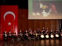 İstiklal Marşı’nı işaret diliyle okudular.