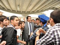 Bursa Atatürk Anadolu Lisesi öğrencileri, mezuniyetlerini kutladı.