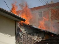 Metruk bina yangınında tinerci şüphesi