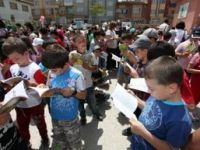 Eskişehir'de öğrenci ve veliler birlikte kitap okudu