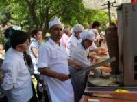 Huzurevindeki kermes hem eğlendirdi hem destek sağladı
