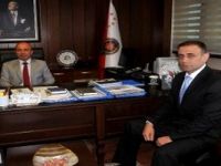 Aracını bağladığı aileye kendi arabasını veren polis memuruna teşekkürname