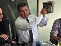 Süheyl Batum, Eskişehir İl Başkanlığı'nda basın toplantısı düzenledi.