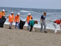 Öğrencilerden sahil temizliği