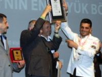 2023 metrelik kol böreğiyle rekor kıran börekçi Guinness belgesini aldı