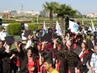 Uludağ Üniversitesi Meslek Yüksekokulu’nda mezuniyet sevinci